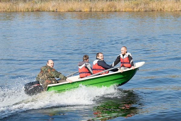 Пластиковая лодка Легант - 425